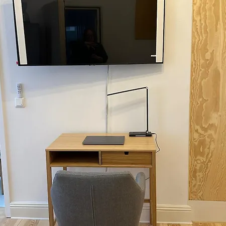 Rod 3 - Quiet And In Prenzlauer Berg ברלין